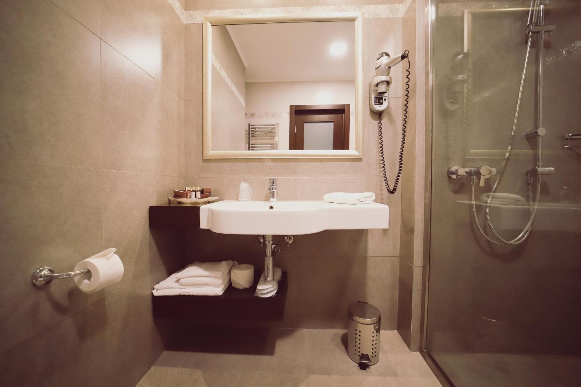 Helen Hotel 4*
